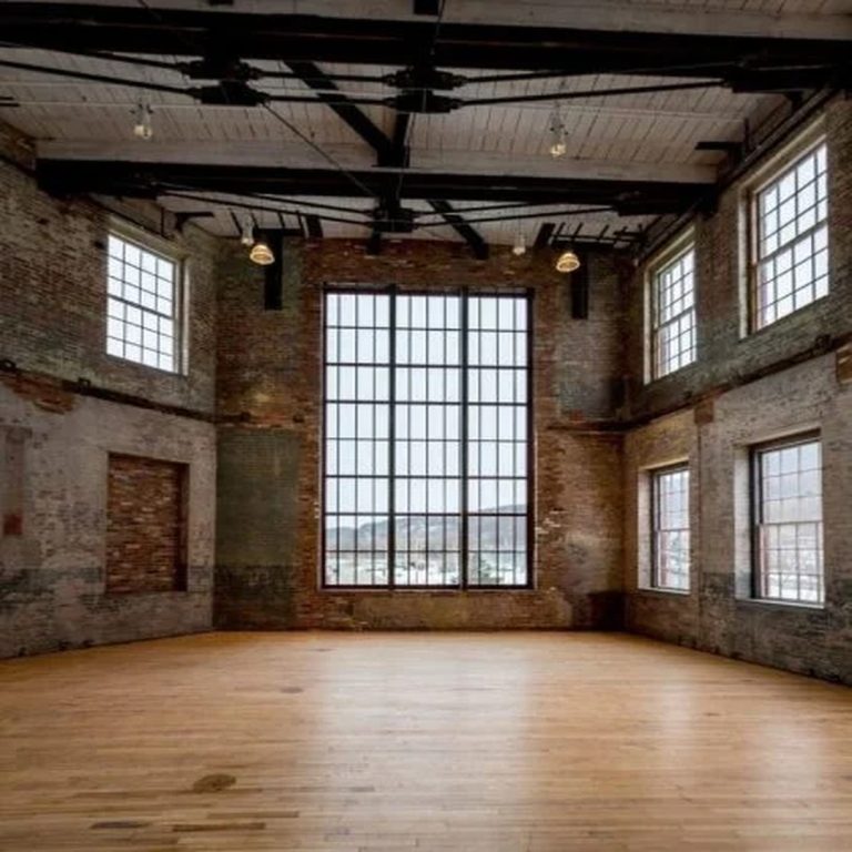 window8_industrial_loft_1080x1080